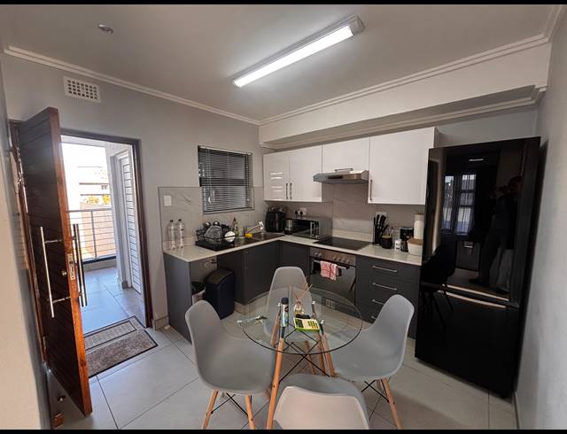 2 BEDROOM APARTMENT FOR SALE IN UMHLANGA RIDGE